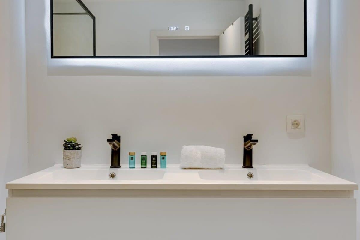 Stylish Apartment With Terrace And Balcony Antwerpen Bagian luar foto