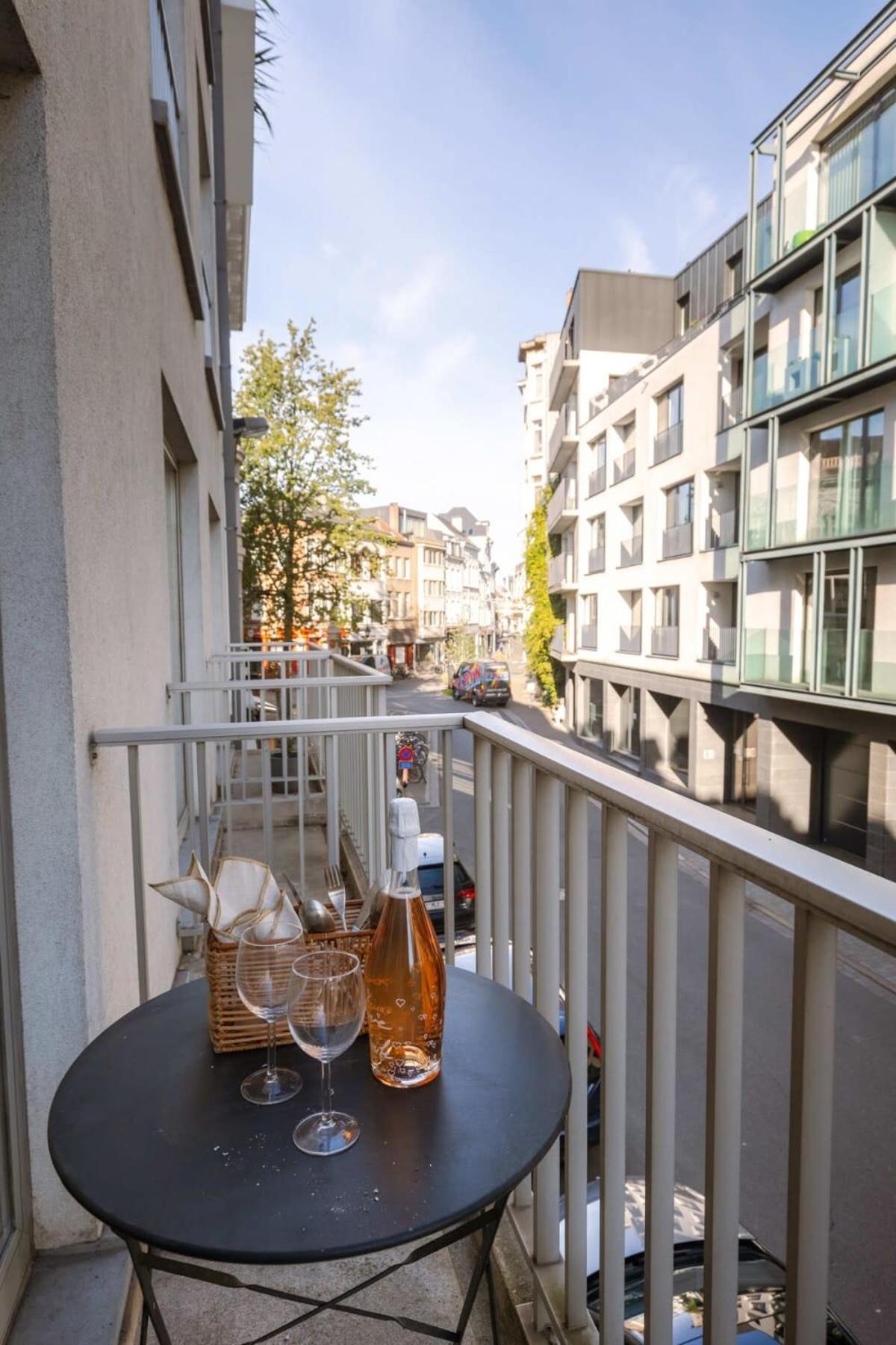 Stylish Apartment With Terrace And Balcony Antwerpen Bagian luar foto
