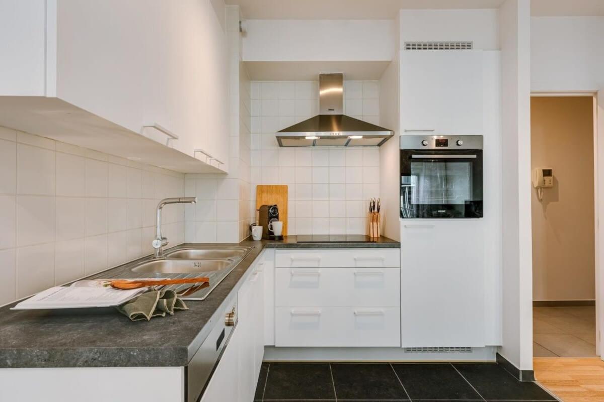 Stylish Apartment With Terrace And Balcony Antwerpen Bagian luar foto